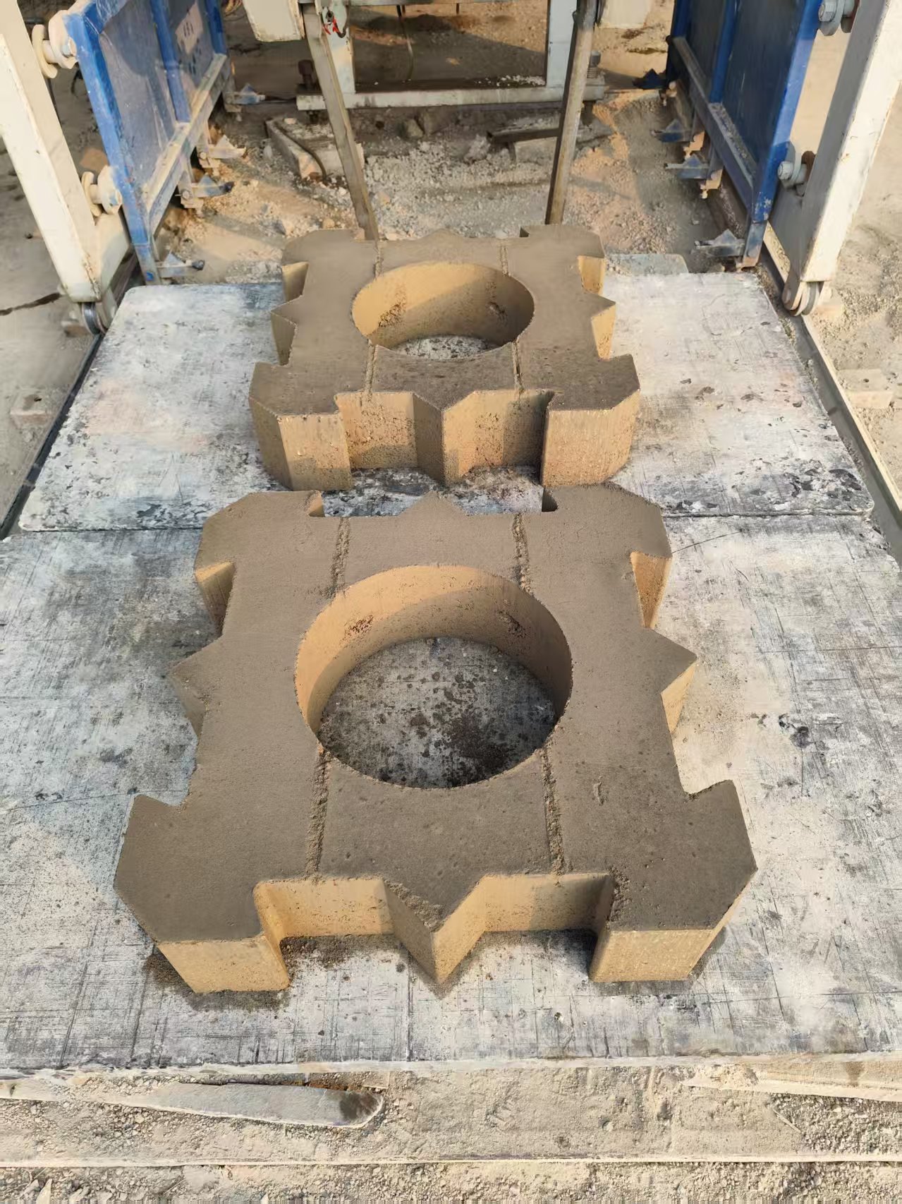 風(fēng)火輪護(hù)坡磚鉸接式護(hù)坡磚